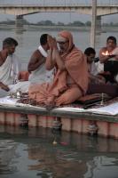 Sharayu Arati by HH Swamiji at Naya Ghat, Ayodhya (23 March 2025)